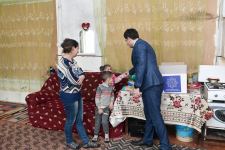 Фонд Гейдара Алиева раздал малообеспеченным семьям подарки по случаю праздника Новруз (ФОТО)