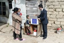 Фонд Гейдара Алиева раздал малообеспеченным семьям подарки по случаю праздника Новруз (ФОТО)