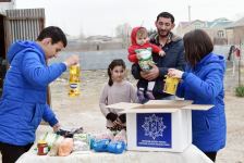 Фонд Гейдара Алиева раздал малообеспеченным семьям подарки по случаю праздника Новруз (ФОТО)