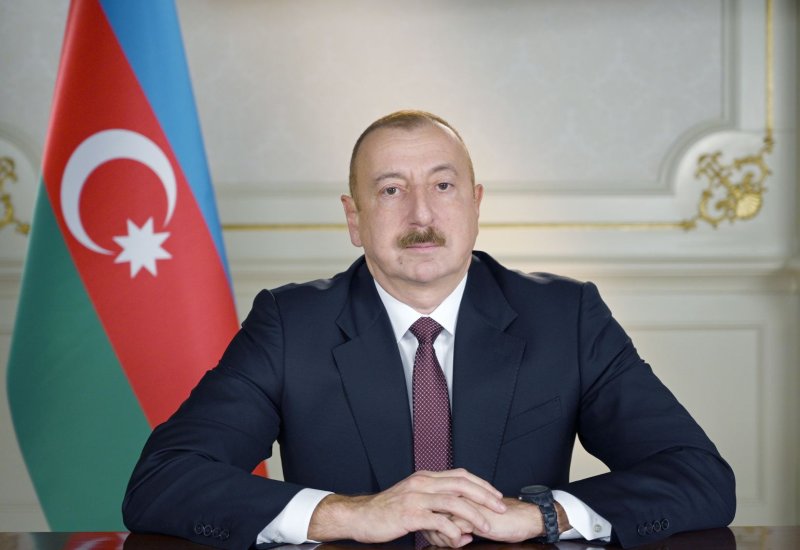 Президент Ильхам Алиев поздравил Президента Индонезии