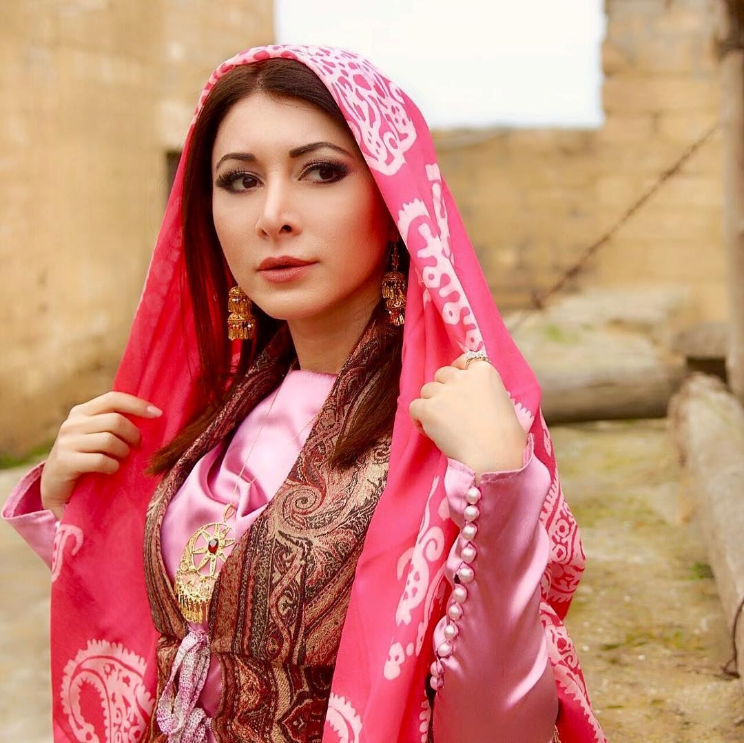 Азербайджанские звезды отмечают Новруз в национальных костюмах (ФОТО)