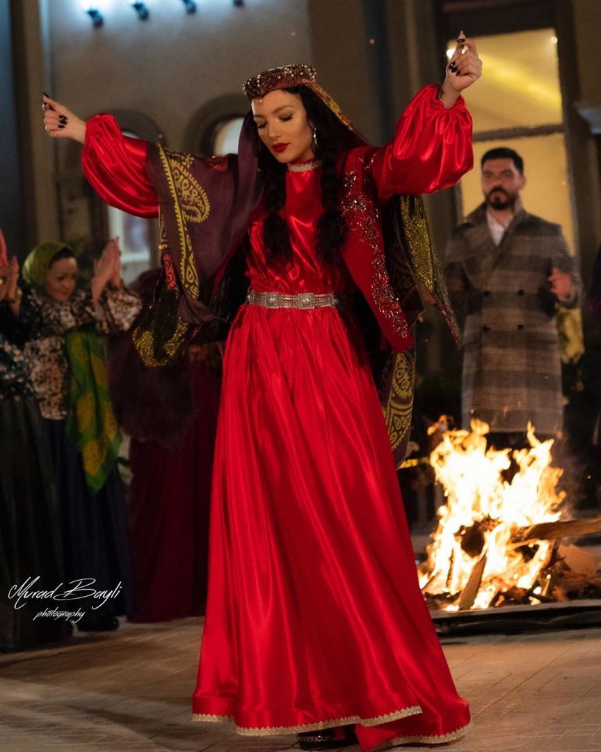 Азербайджанские звезды отмечают Новруз в национальных костюмах (ФОТО)