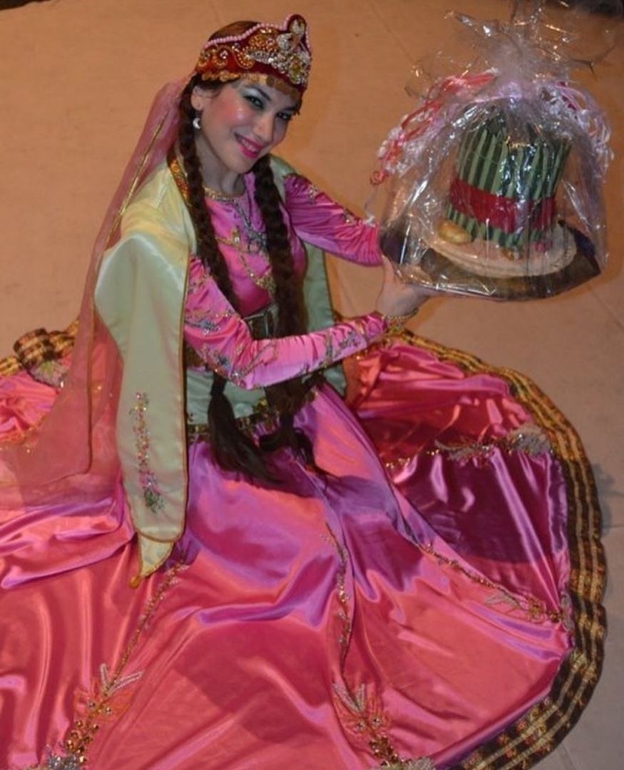 Азербайджанские звезды отмечают Новруз в национальных костюмах (ФОТО)