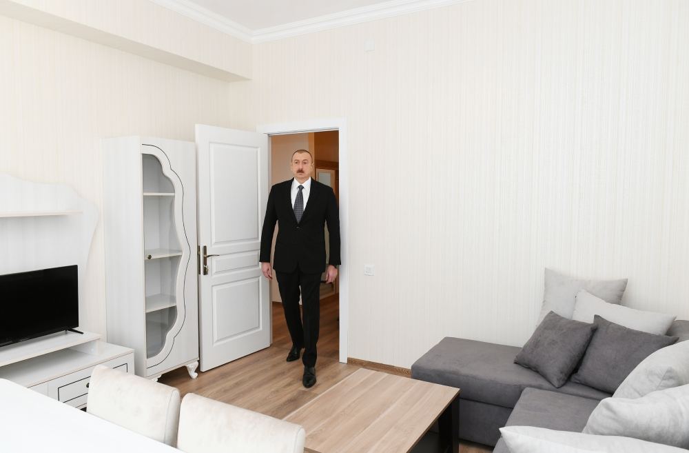 Президент Ильхам Алиев и Первая леди Мехрибан Алиева приняли участие в открытии жилого комплекса в Говсане (ФОТО/ВИДЕО) (версия 2)