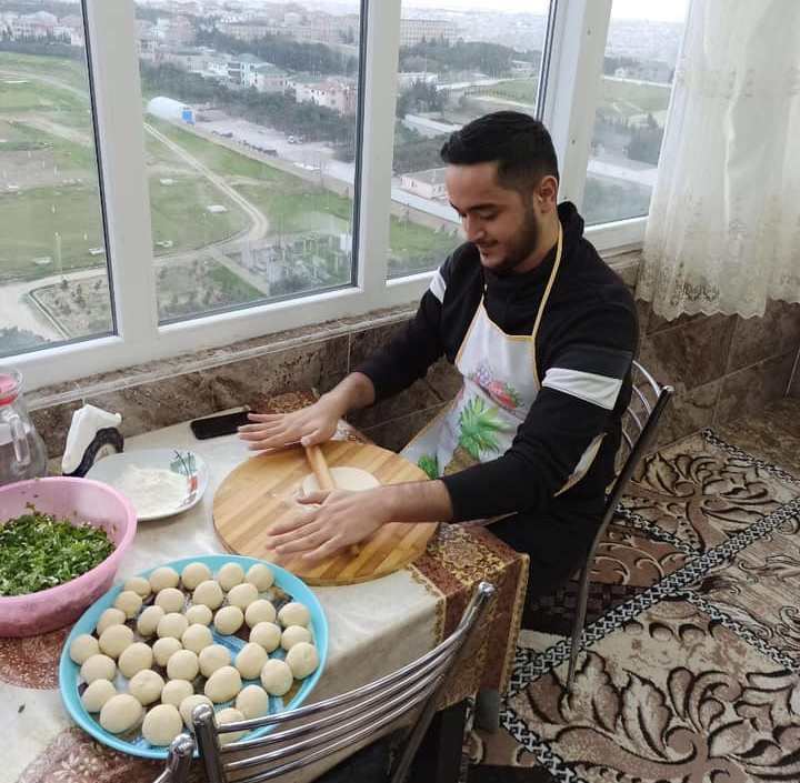 Тренд азербайджанского карантина – Клуб мужчин домохозяинов (ФОТО)