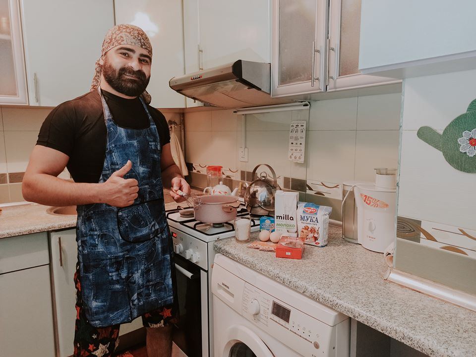 Тренд азербайджанского карантина – Клуб мужчин домохозяинов (ФОТО)