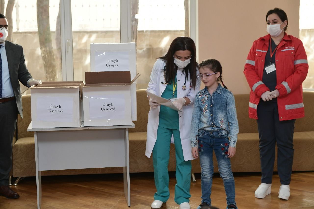 Фонд Гейдара Алиева организовал дезинфекцию ряда предприятий в поддержку работы, проводимой государством в сфере борьбы с коронавирусной инфекцией (ВИДЕО, ФОТО) (версия 2)