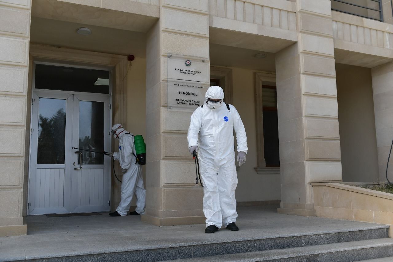 Фонд Гейдара Алиева организовал дезинфекцию ряда предприятий в поддержку работы, проводимой государством в сфере борьбы с коронавирусной инфекцией (ВИДЕО, ФОТО) (версия 2)