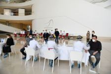 Сотрудники Фонда Гейдара Алиева и Центра Гейдара Алиева приняли участие в акции по сдаче крови (ФОТО)