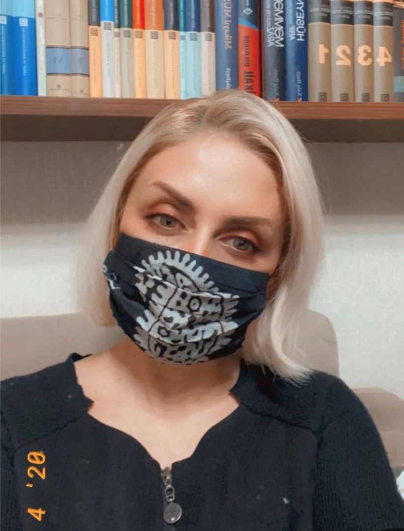 Оставайся дома и твори. Гюльнара Халилова впервые создала красочные маски из кялагаи (ФОТО)