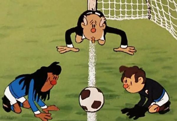 Салим Аббасов создал в квартире футбольную площадку. Как тренироваться дома? (ВИДЕО)