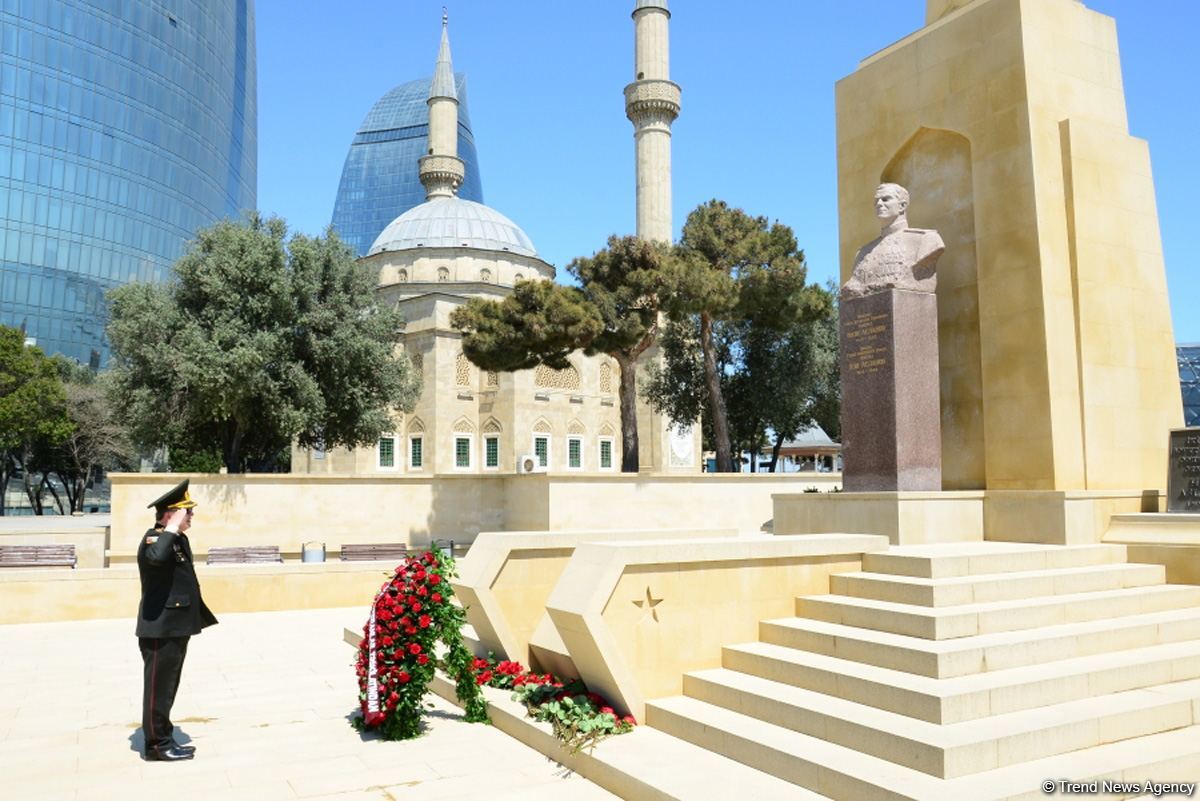 Азербайджанская общественность отмечает 75-ю годовщину Победы над фашизмом (ФОТО)