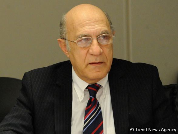 Фикрету Садыхову предоставлена персональная пенсия Президента Азербайджана