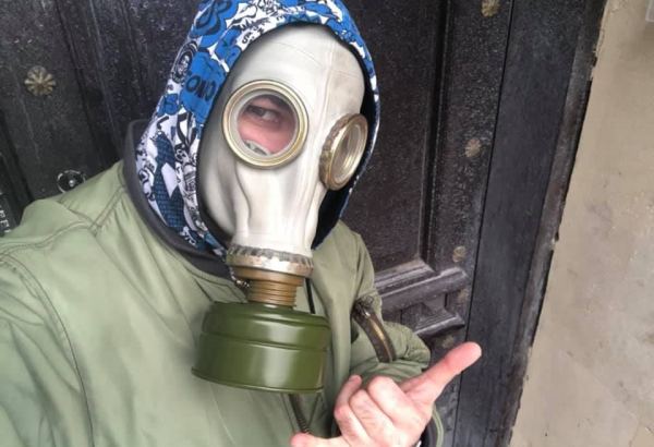 Егор Анисимов провел на улицах Баку Coffin dance , или Самый позитивный "карантинщик" (ВИДЕО)