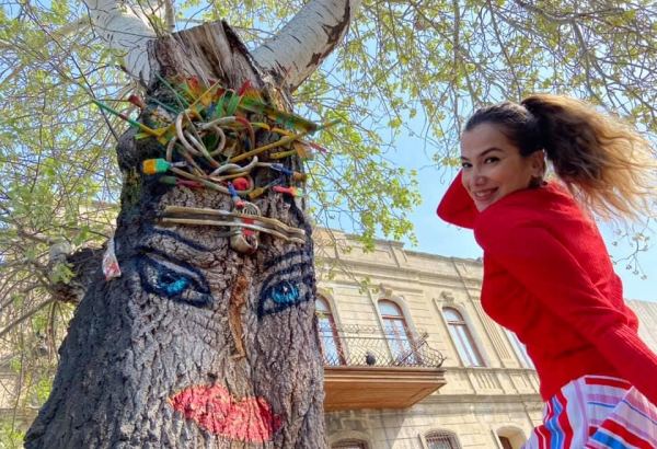 Будь ярче звезд! Гюнель Мамедова своеобразно отмечает Международный день света (ВИДЕО, ФОТО)