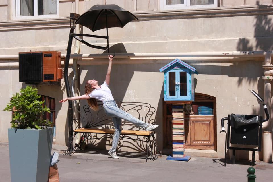 Будь ярче звезд! Гюнель Мамедова своеобразно отмечает Международный день света (ВИДЕО, ФОТО)