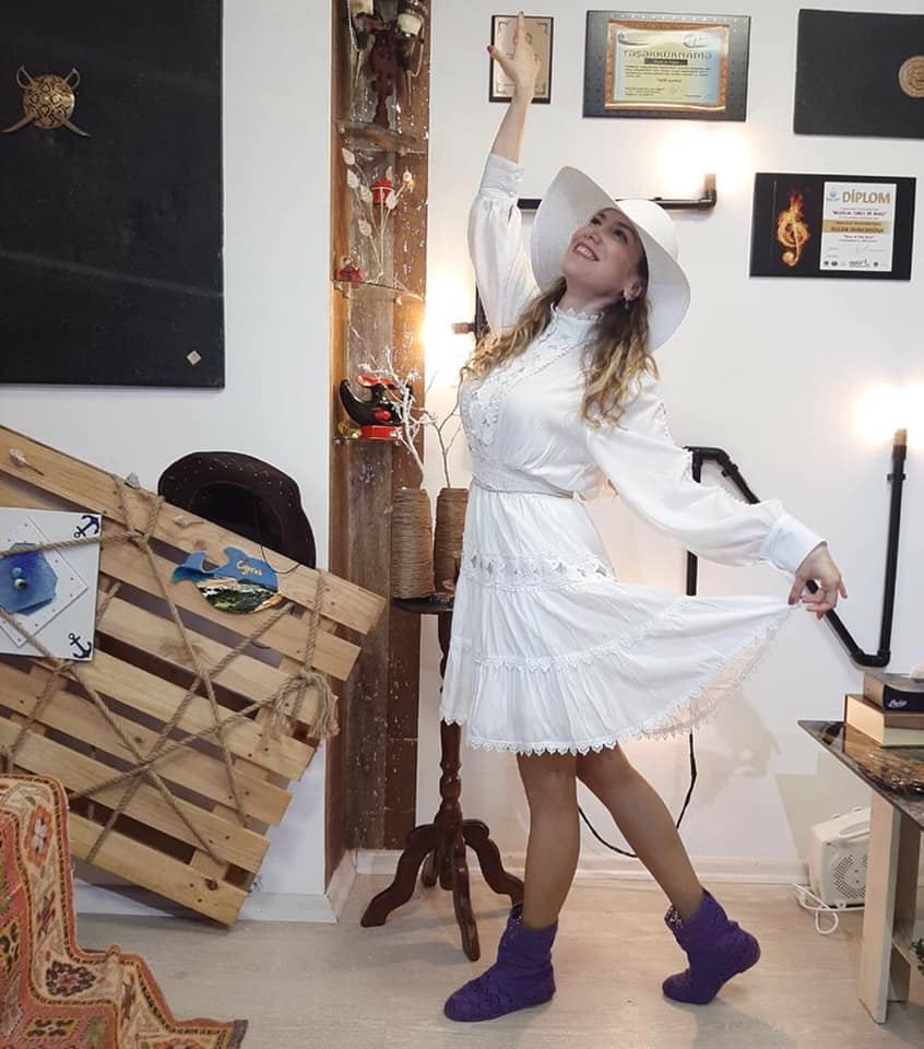 Будь ярче звезд! Гюнель Мамедова своеобразно отмечает Международный день света (ВИДЕО, ФОТО)