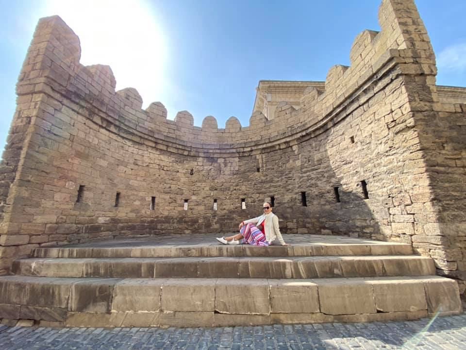 Будь ярче звезд! Гюнель Мамедова своеобразно отмечает Международный день света (ВИДЕО, ФОТО)