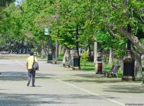 Бакинский бульвар после смягчения карантина (ФОТО)