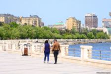 Бакинский бульвар после смягчения карантина (ФОТО)