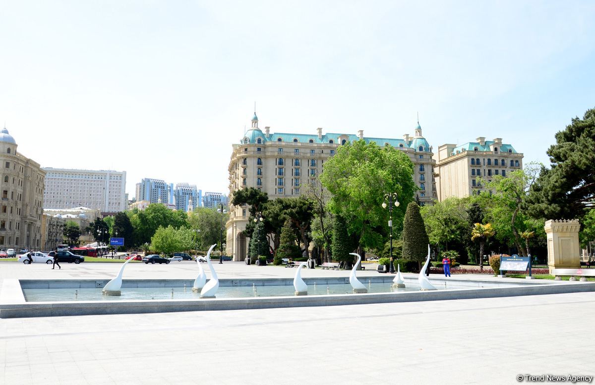 Бакинский бульвар после смягчения карантина (ФОТО)