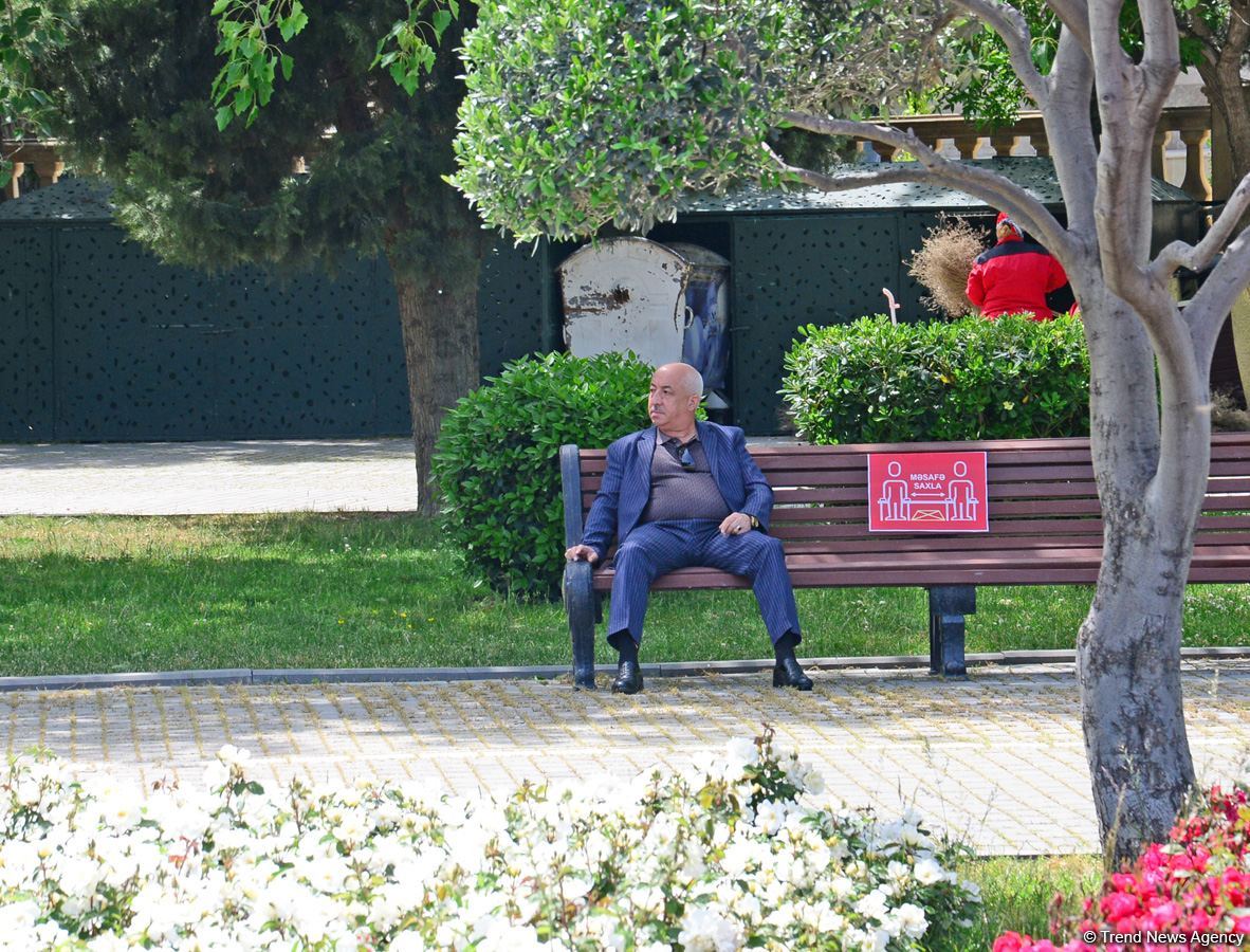 Бакинский бульвар после смягчения карантина (ФОТО)