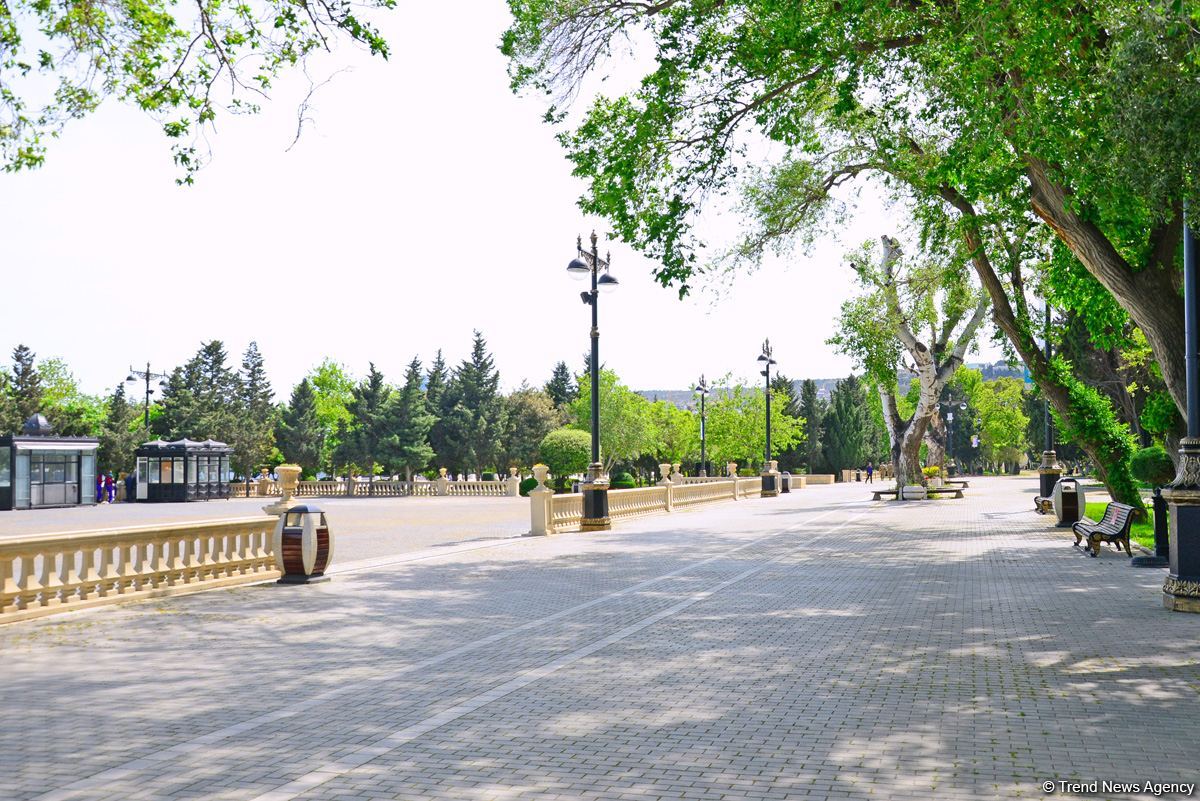 Бакинский бульвар после смягчения карантина (ФОТО)