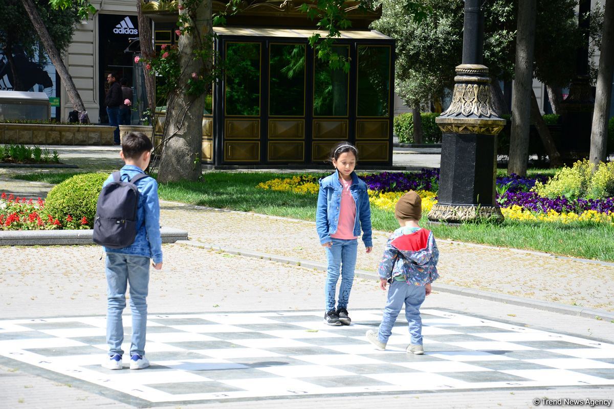 Бакинский бульвар после смягчения карантина (ФОТО)