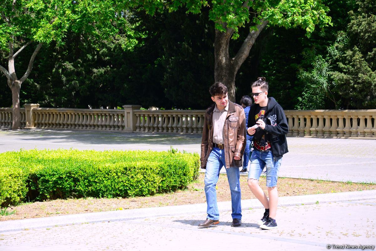 Бакинский бульвар после смягчения карантина (ФОТО)