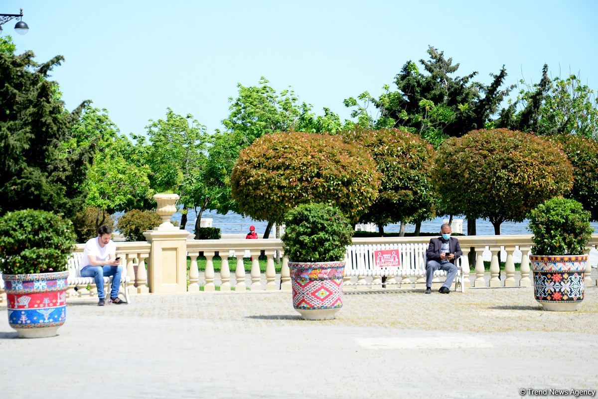 Бакинский бульвар после смягчения карантина (ФОТО)