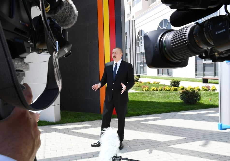 Президент Ильхам Алиев и Первая леди Мехрибан Алиева приняли участие в открытии Центра DOST номер 3 (ФОТО/ВИДЕО)