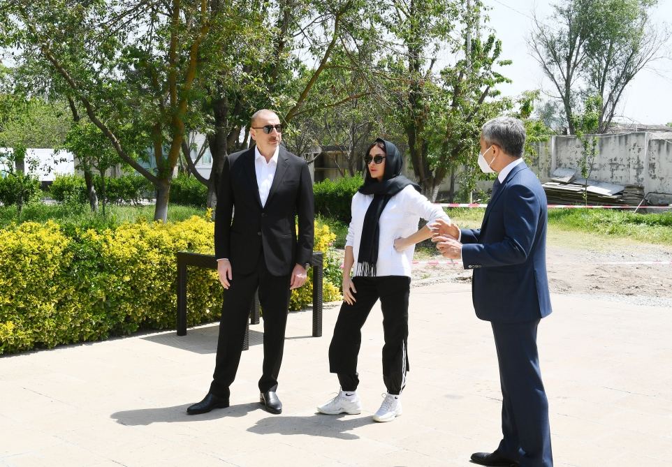 Президент Ильхам Алиев и Первая леди Мехрибан Алиева ознакомились с работами, проводимыми в рамках реконструкции святилища Пирсаат Баба в Шамахе (ФОТО/ВИДЕО)