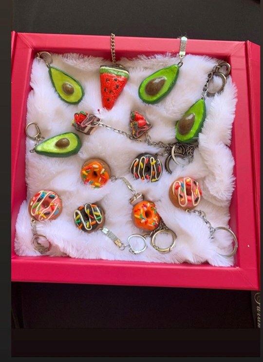 Акриловый и полимерный карантин Фарах Алиевой: Бурлящий океан, Вселенная... (ВИДЕО, ФОТО)