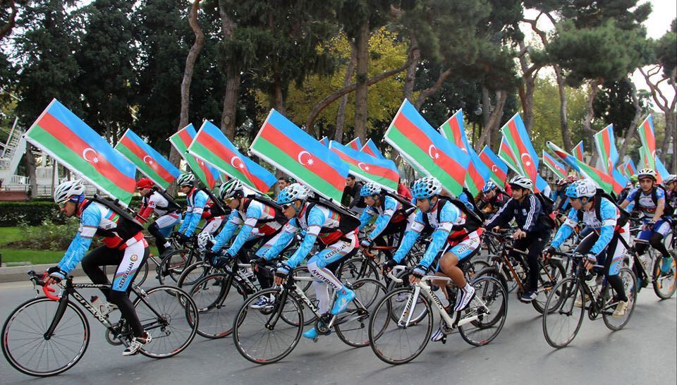 Звезды на колесах. Всемирный день велосипеда в Азербайджане (ФОТО)