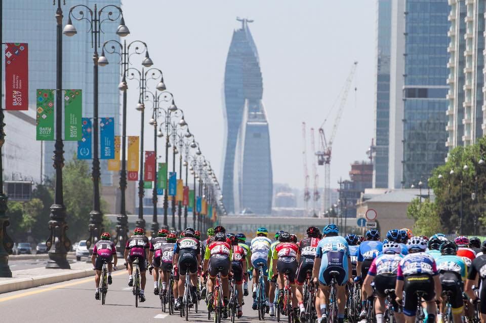 Звезды на колесах. Всемирный день велосипеда в Азербайджане (ФОТО)