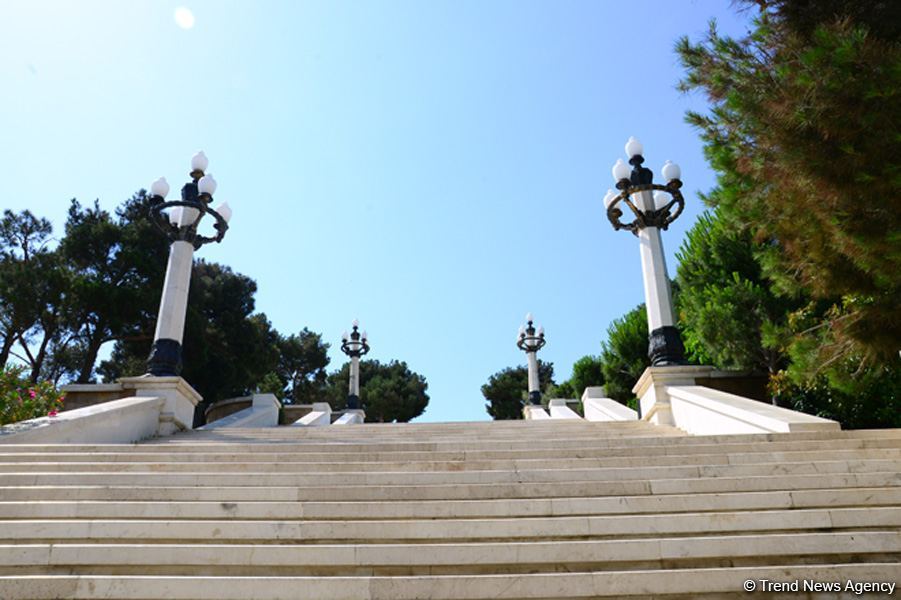 Нагорный парк Баку - взгляд на Каспий, бульвар и столицу  (ФОТО)