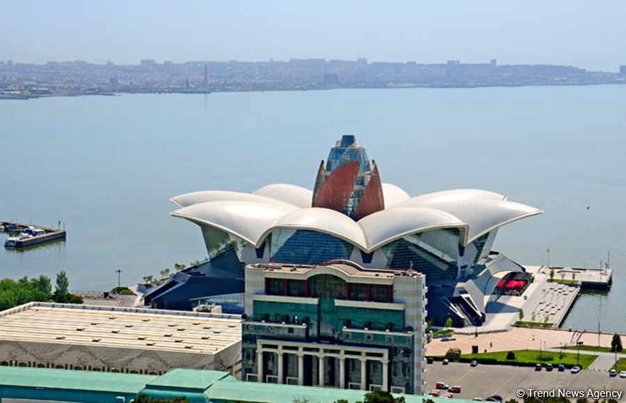 Нагорный парк Баку - взгляд на Каспий, бульвар и столицу  (ФОТО)