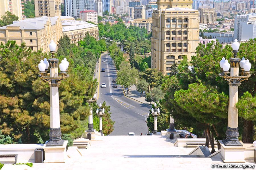 Нагорный парк Баку - взгляд на Каспий, бульвар и столицу  (ФОТО)