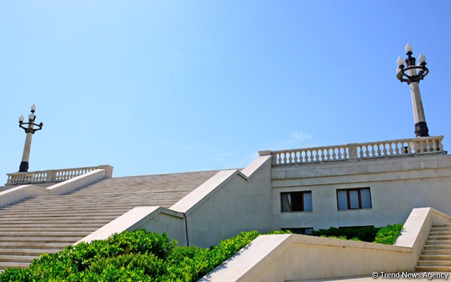 Нагорный парк Баку - взгляд на Каспий, бульвар и столицу  (ФОТО)