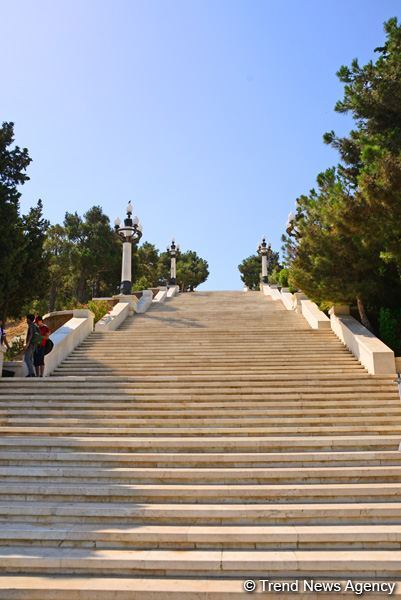 Нагорный парк Баку - взгляд на Каспий, бульвар и столицу  (ФОТО)