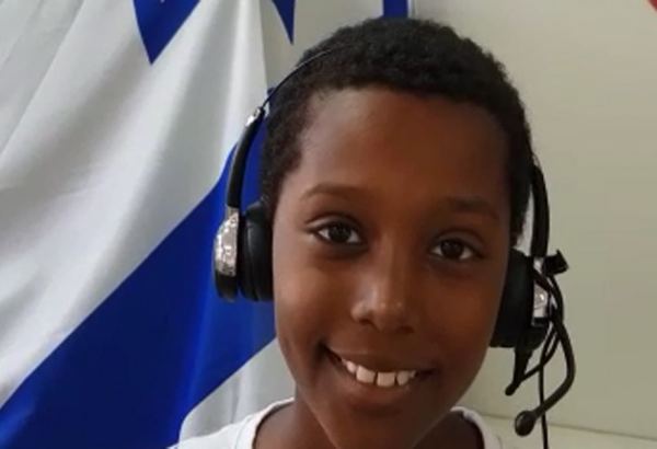 Эфиопский мальчик исполняет песню Рашида Бейбутова о Баку (ВИДЕО)