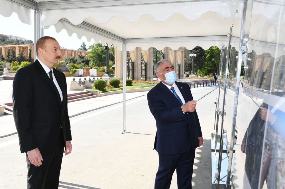 Президент Ильхам Алиев принял участие в открытии надземного пешеходного перехода на улице Неаполя в Баку (ФОТО/ВИДЕО)