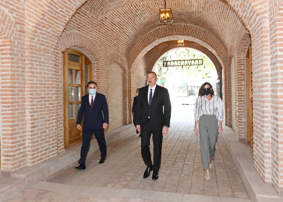 Президент Ильхам Алиев и Первая леди Мехрибан Алиева приняли участие в церемонии открытия после реставрации комплекса караван-сараев «Шах Аббас» и «Угурлу Хан» в Гяндже (ФОТО/ВИДЕО)