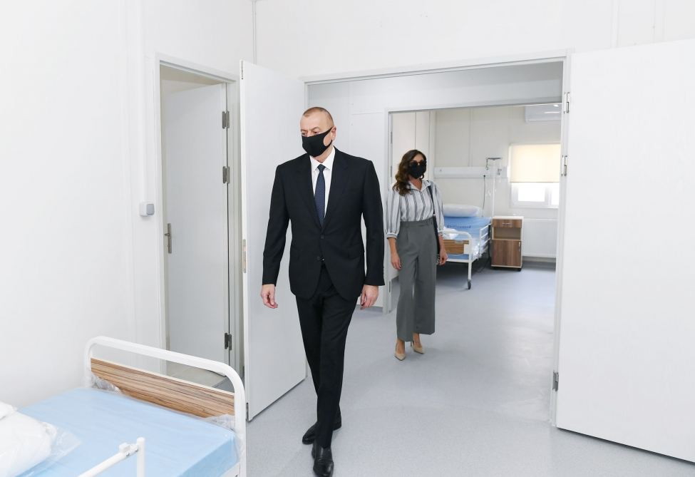 Президент Ильхам Алиев и Первая леди Мехрибан Алиева приняли участие в открытии больницы модульного типа в Гяндже (ФОТО/ВИДЕО) (версия 2)