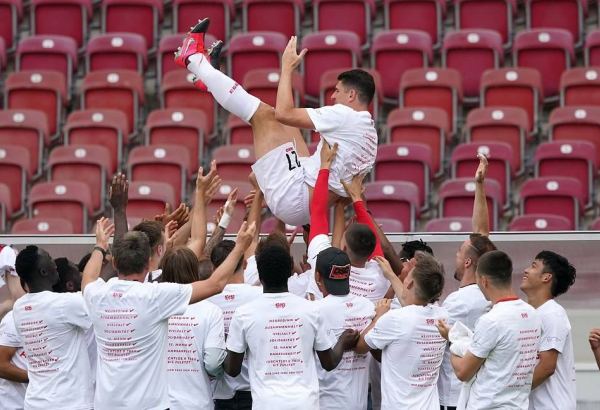 "Штутгарт" вернулся в высший дивизион чемпионата Германии по футболу