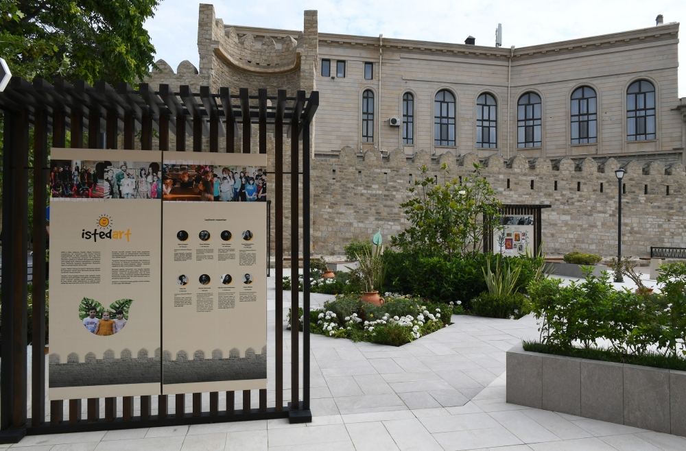 Президент Ильхам Алиев и Первая леди Мехрибан Алиева ознакомились с восстановительно-консервационными работами в части Ичеришехер (ФОТО/ВИДЕО) (версия 3)