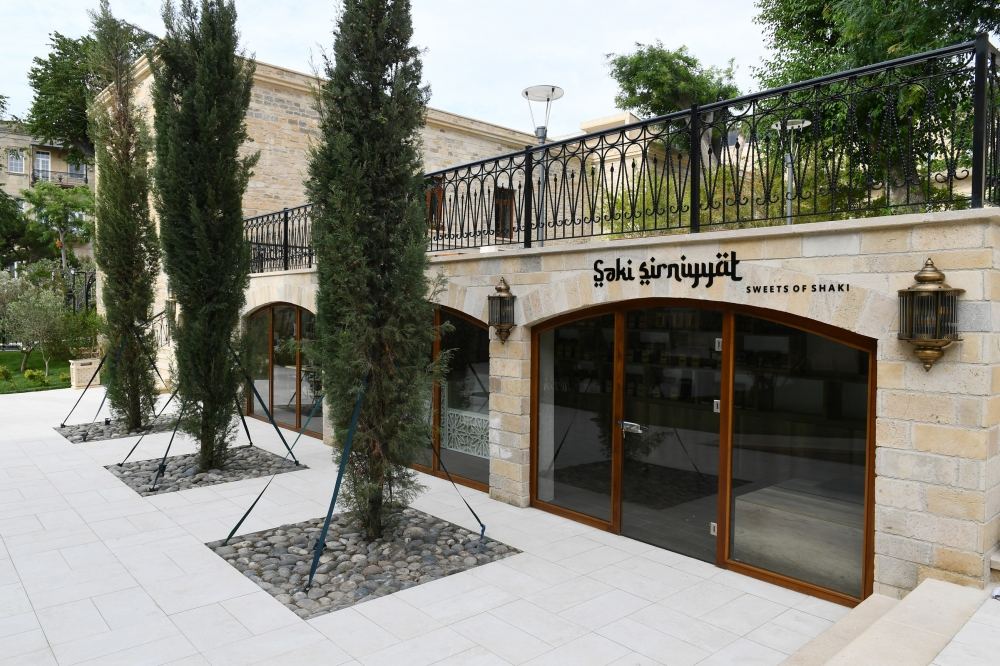 Президент Ильхам Алиев и Первая леди Мехрибан Алиева ознакомились с восстановительно-консервационными работами в части Ичеришехер (ФОТО/ВИДЕО) (версия 3)