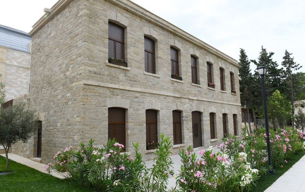 Президент Ильхам Алиев и Первая леди Мехрибан Алиева ознакомились с восстановительно-консервационными работами в части Ичеришехер (ФОТО/ВИДЕО) (версия 3)