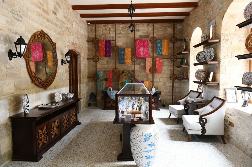 Президент Ильхам Алиев и Первая леди Мехрибан Алиева ознакомились с восстановительно-консервационными работами в части Ичеришехер (ФОТО/ВИДЕО) (версия 3)