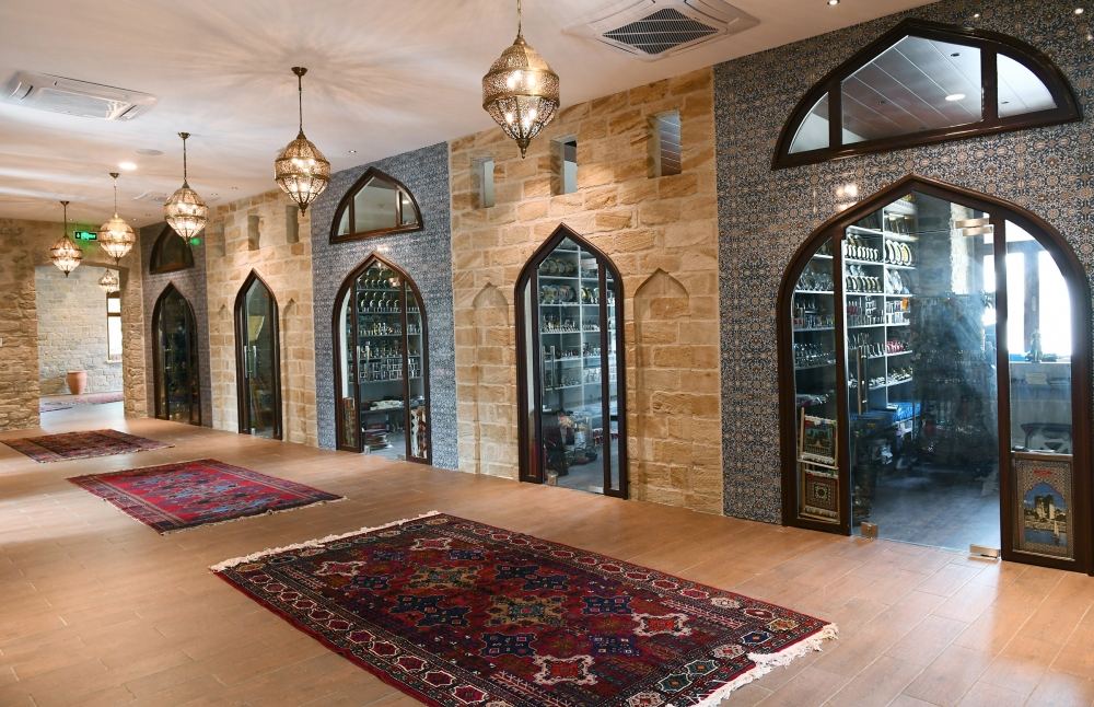 Президент Ильхам Алиев и Первая леди Мехрибан Алиева ознакомились с восстановительно-консервационными работами в части Ичеришехер (ФОТО/ВИДЕО) (версия 3)